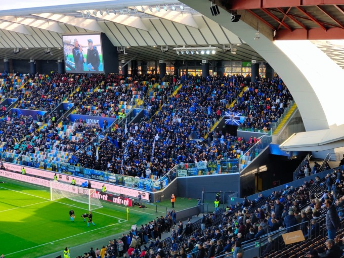 Gli applausi ai 1.185 dello stadio Friuli e la tristezza per il nuovo infortunio di Toloi
