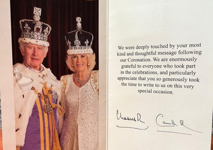 Carlo e Camilla d’Inghilterra e la lettera alla scuola di Casnigo: «Enormemente grati»