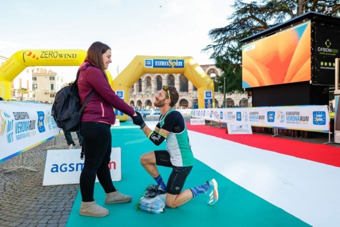 «Mi vuoi sposare?»: la sorpresa di Antonino Lollo a Loredana ai Tricolori di maratona