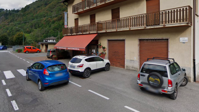 L’alimentari all’ingresso di Valbondione riapre grazie alla ex dipendente Michela Mazzoleni