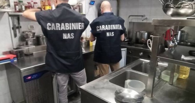 Cioccolato e dolci scaduti da anni in laboratorio: pasticceria bergamasca multata per 3.500 euro