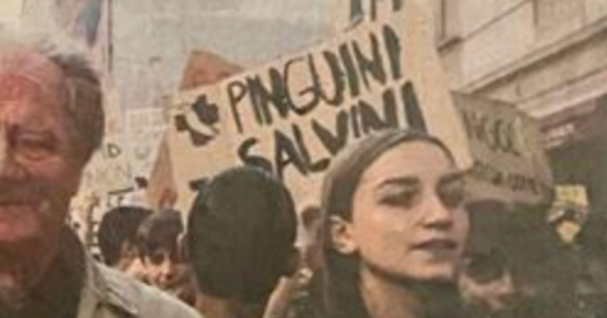 Carrara (Lega) e la polemica sulla foto di F2Click, dove c’è uno slogan contro Salvini