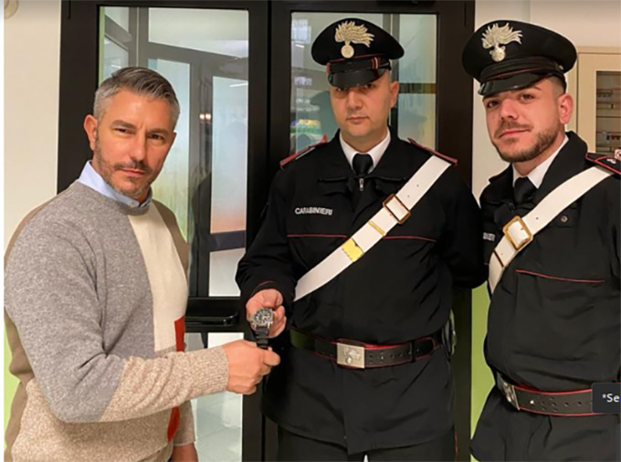 I carabinieri recuperano due orologi rubati a Martinengo (a un prete) e Urgnano