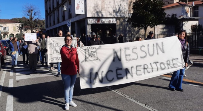 In strada per dire stop alle puzze della Montello, ma l’azienda pensa a un inceneritore…