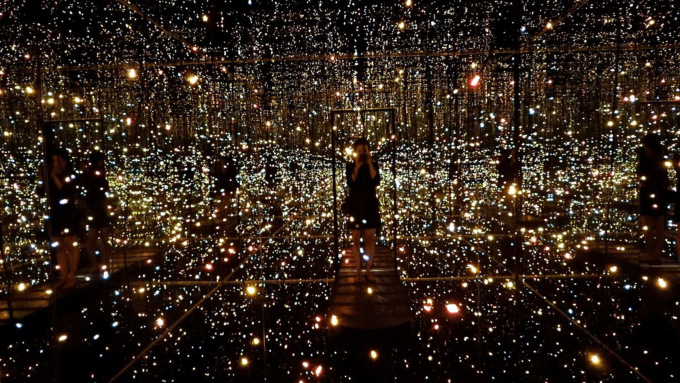 La stanza di Yayoi Kusama è davvero bellissima! Ma si può definire una mostra?
