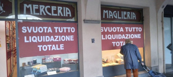 La Merceria Morali e il negozio di scarpe Pompeo stanno per chiudere: fine di due attività storiche