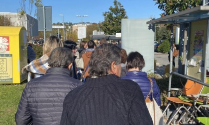 Fino a mezz'ora di coda per uscire dal parcheggio dell'ospedale: due macchinette per 500 posti