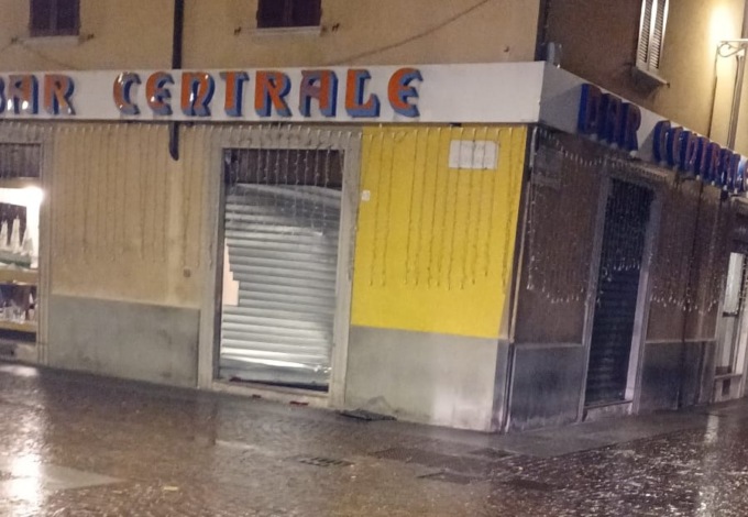 Altra spaccata dopo pochi mesi al Bar Centrale di Caravaggio: si portano via il cambiamonete