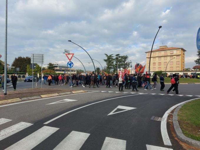 Gli operai della Same in sciopero contro le misure pensionistiche discusse dal governo
