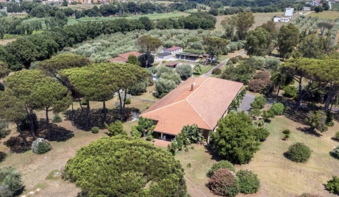 Avete 4,5 milioni da parte? Le foto di Colle Manzù, villa dell’artista bergamasco in vendita