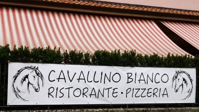 Chiude il ristorante pizzeria “Cavallino bianco” di Treviglio: addio a un pezzo di storia