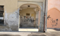 Vandalismi e una scritta contro Israele alla sede Anpi di Martinengo