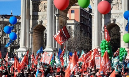 Lavoratori del commercio e del turismo in protesta, presenti 300 bergamaschi