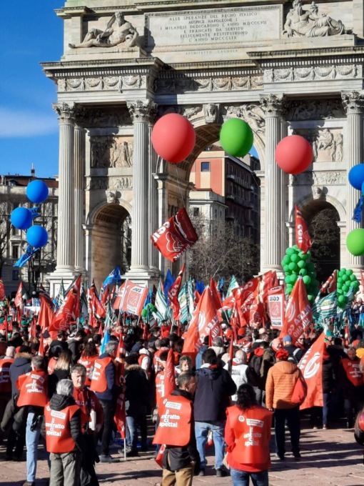 Lavoratori del commercio e del turismo in protesta, presenti 300 bergamaschi