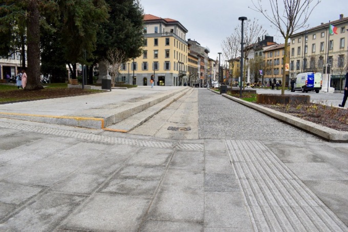 Il nuovo centro di Bergamo è bello, peccato non sia adatto a chi è in carrozzina