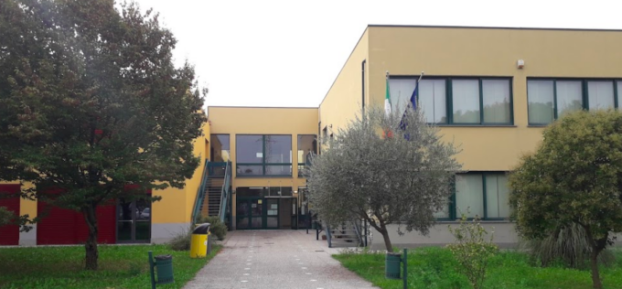 Nove computer rubati alle scuole medie di Seriate: i ladri sono entrati dalla palestra