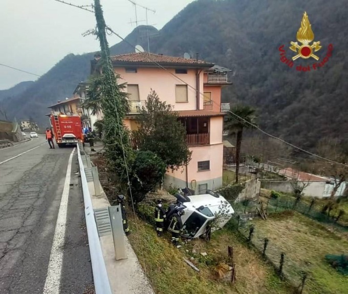 Perde il controllo del furgone e cade nel dirupo a Strozza: ferito in modo lieve un 26enne