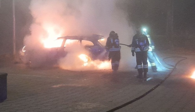 Incendio nella notte, coinvolta un’auto a Villa d’Adda