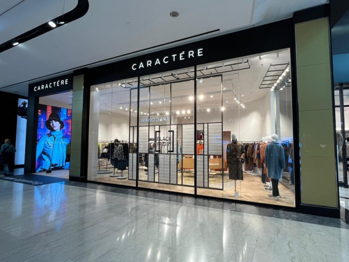 A Oriocenter è arrivato un brand che veste e racconta le donne di carattere