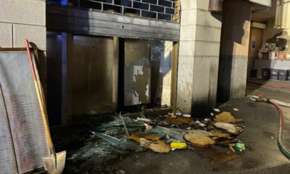 Prende fuoco una pizzeria di Caravaggio, vigili del fuoco in azione