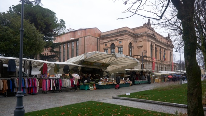 Definitivo il mercato sul Sentierone. Scelta indovinata (che avevamo chiesto)