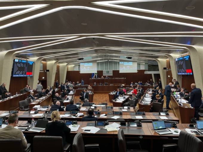 Bilancio, primo giorno al centro i fondi per borse di studio e sanità