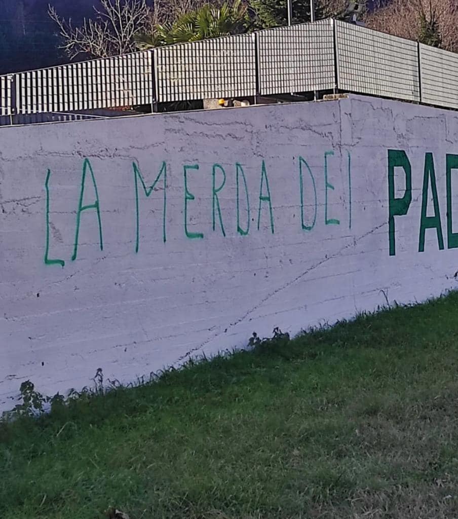 pontida vandalismo