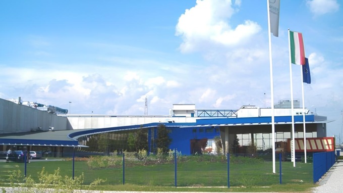 Treviglio, stop alla produzione della Elcograf: venti lavoratori in esubero, gli altri trasferiti