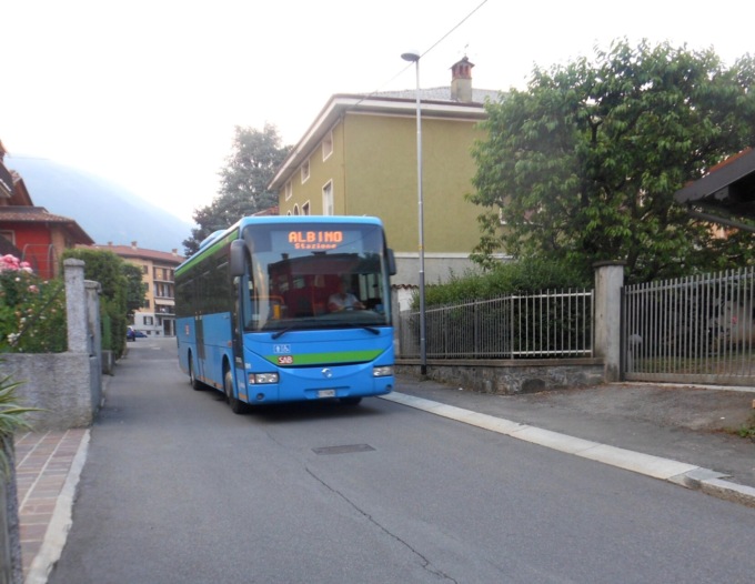 Fermata bloccata dai lavori stradali, a Gandino proteste per il servizio bus