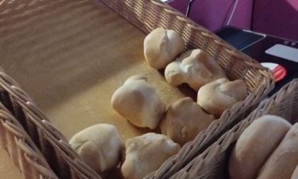 La titolare della pizzeria di Almenno San Salvatore che dona il pane avanzato a chi è in difficoltà