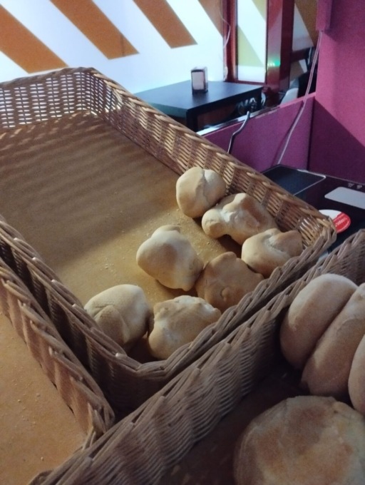 La titolare della pizzeria di Almenno San Salvatore che dona il pane avanzato a chi è in difficoltà