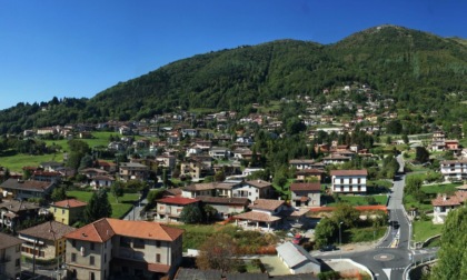 Serramenti divelti e vetri in frantumi, allarme in Val Gandino per i furti in abitazione