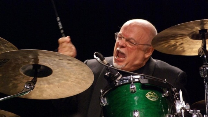 La batteria di Ellade Bandini al Druso di Ranica: un trio con sax e basso