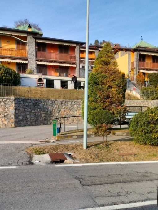 Operai del Comune nel giardino del consigliere: caso a Solto Collina, ma i contestati non si dimettono