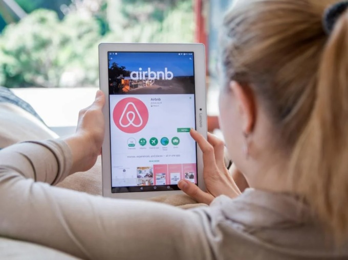 Nel 2023 il boom degli annunci Airbnb: a Bergamo il 42% in più, a Seriate il 52,6%