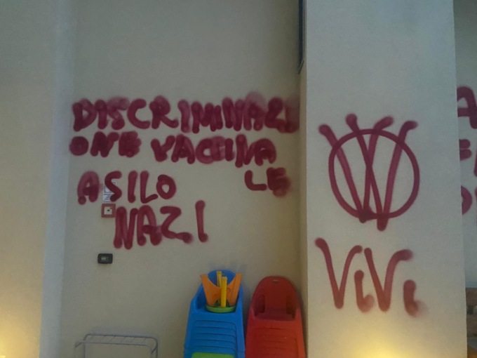 I ViVi colpiscono ancora: imbrattato l’asilo e il centro diurno disabili di Cassinone