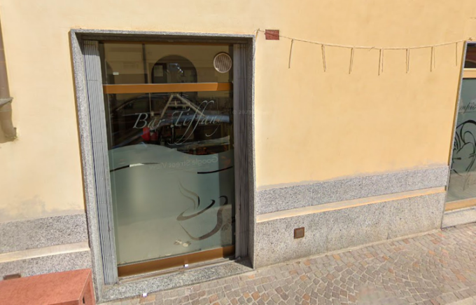 «Servitevi da soli»: la trovata del bar di Morengo per non lasciare i clienti senza giornale