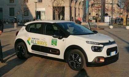 Car sharing e posteggio gratis nelle strisce gialle, Nosari non ci sta: «Discriminatorio per i residenti»