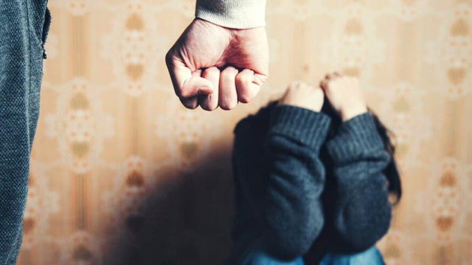 Violenze ripetute ai danni della compagna a Romano: divieto di avvicinamento per un 46enne