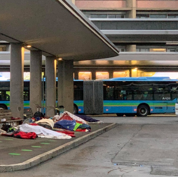 Autolinee a Bergamo, la ressa dei ragazzini diretti a Oriocenter e l’aumento dei senzatetto