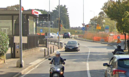 Divieto d'ingresso al rondò delle Valli da via Bianzana, ma le auto non lo rispettano