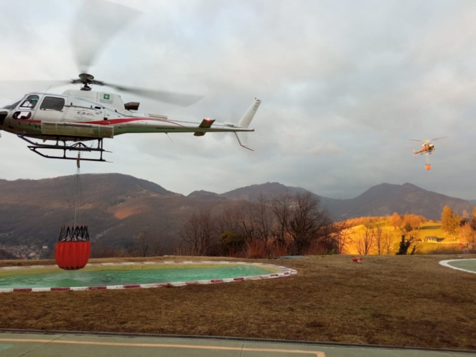 Parco dei Colli, incendio di vaste proporzioni nella valle del Giongo