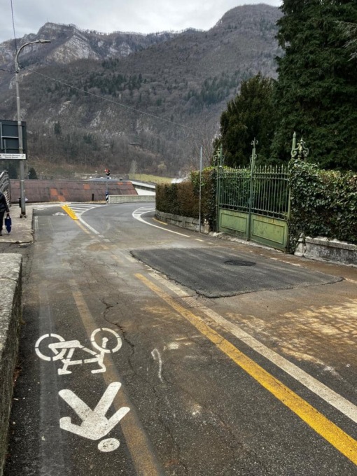 Piazza Brembana, sistemata la buca: via Locatelli riapre in tempi record