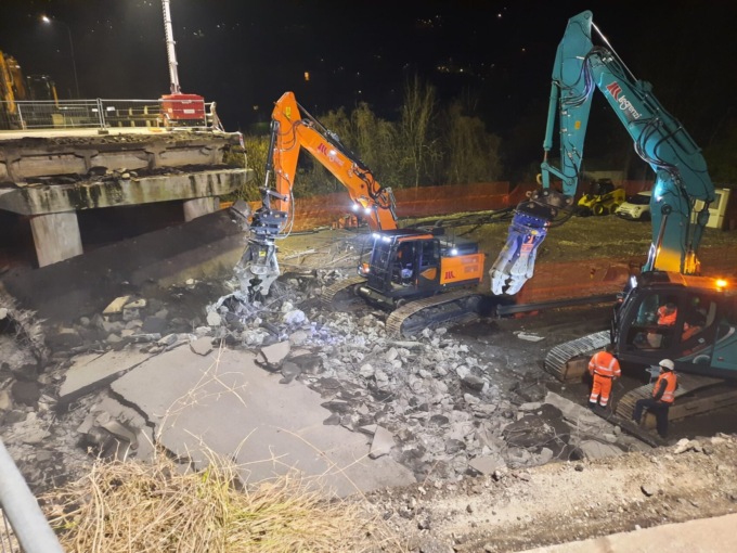 Demolito il ponte di Fiorano, ora almeno tre mesi per la posa di quello nuovo
