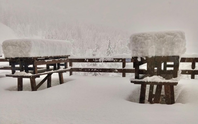 Neve copiosa sopra i mille metri: le immagini dalle valli bergamasche