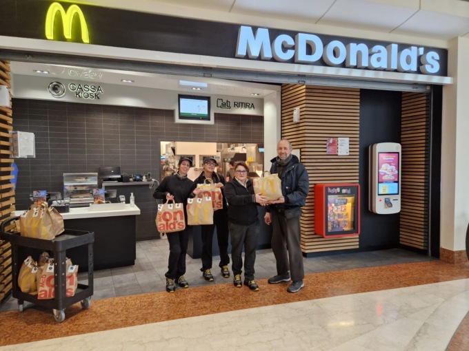 McDonald’s dona 300 pasti caldi a settimana ai bergamaschi in difficoltà