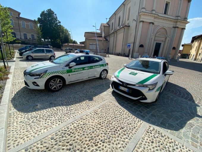 Non si ferma all’alt e fugge, preso dalla polizia locale a Palosco: era senza patente da 12 anni