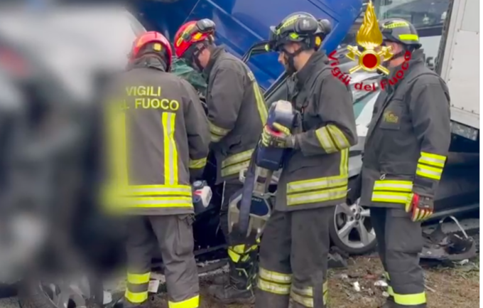 Doppio incidente su A21 e A22: nel più grave, morte due persone e ben cinquanta ferite