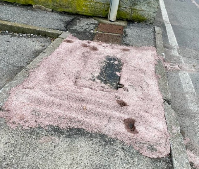 Taglia e cuci per la fibra ottica sulle strade di Seriate: «Avevano appena rifatto l’asfalto!»