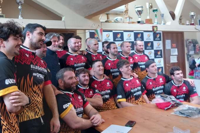 Presentate le nuove maglie del Rugby Bergamo: fiamme dedicate alla città